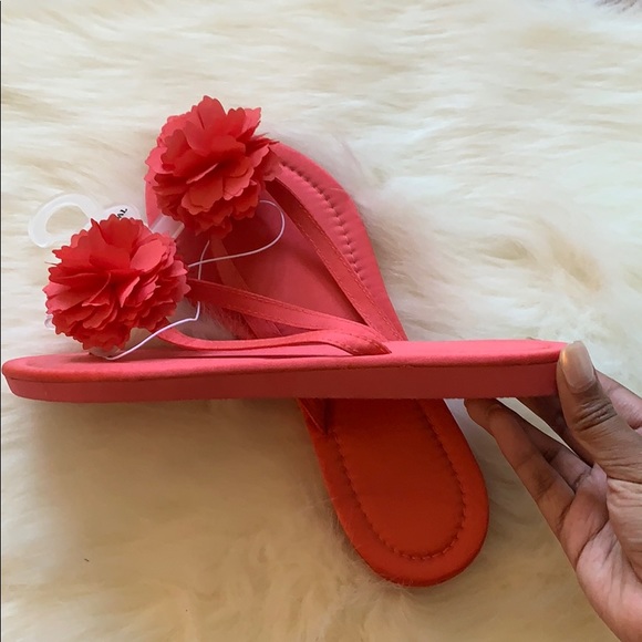 NWT David’s Bridal Sandals - Picture 2 of 3